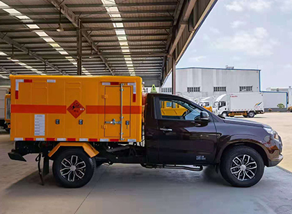 黄流镇爆破器材运输车